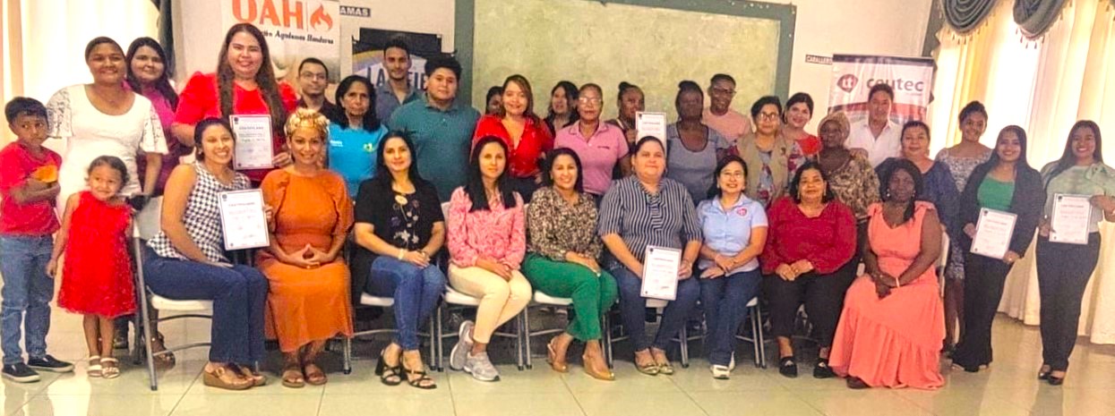 Grupo de capactiación organizacion ayudamos Honduras